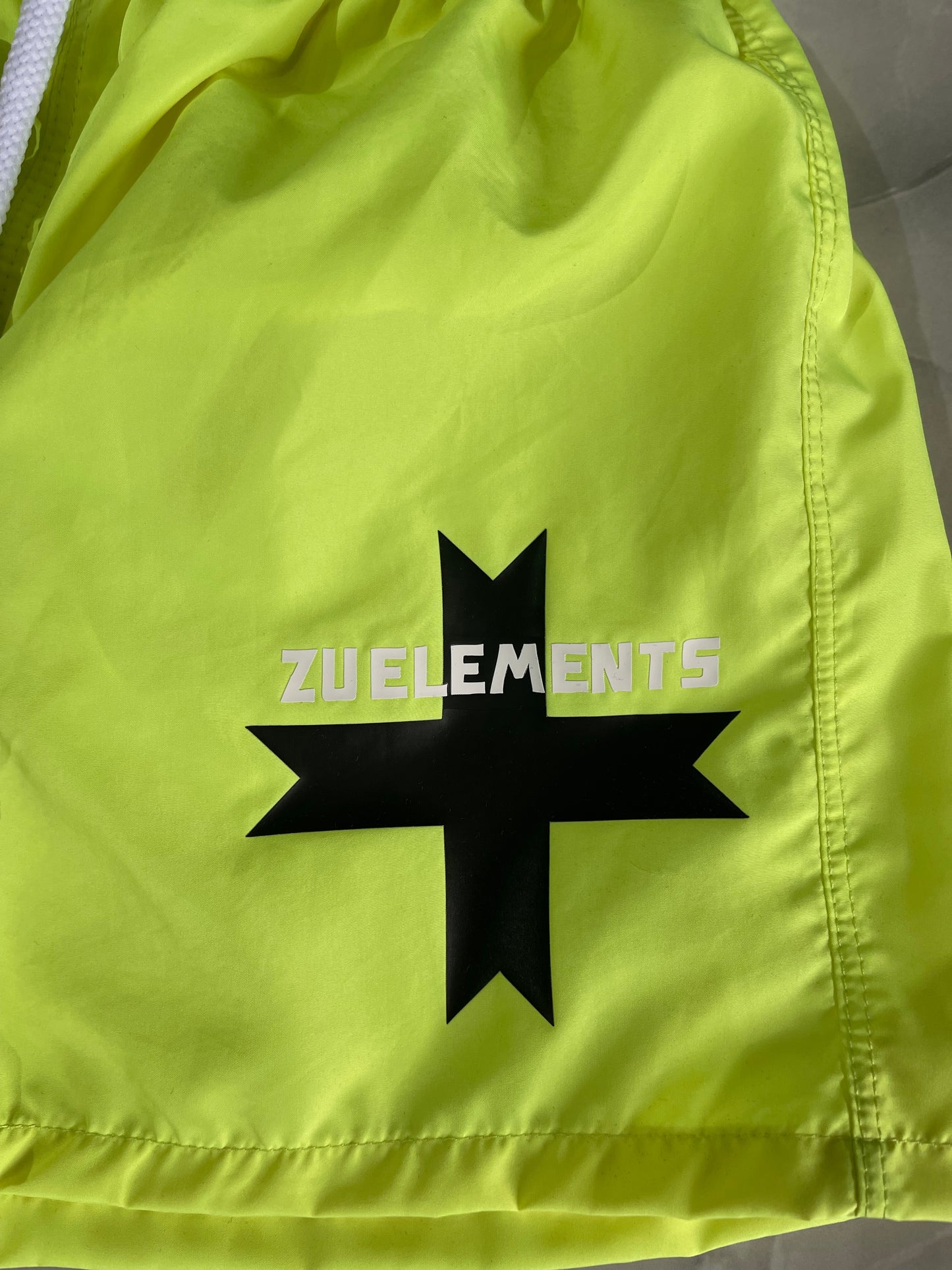 Costume Zu-Elements
